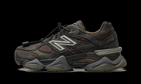 9060 "Blacktop/Dark Moss/Black"
